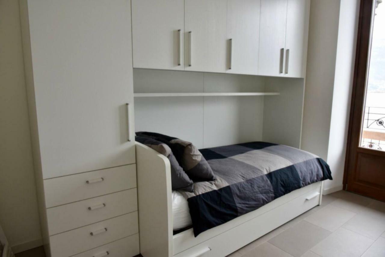 Stylish Lakefront House Lovere Buitenkant foto