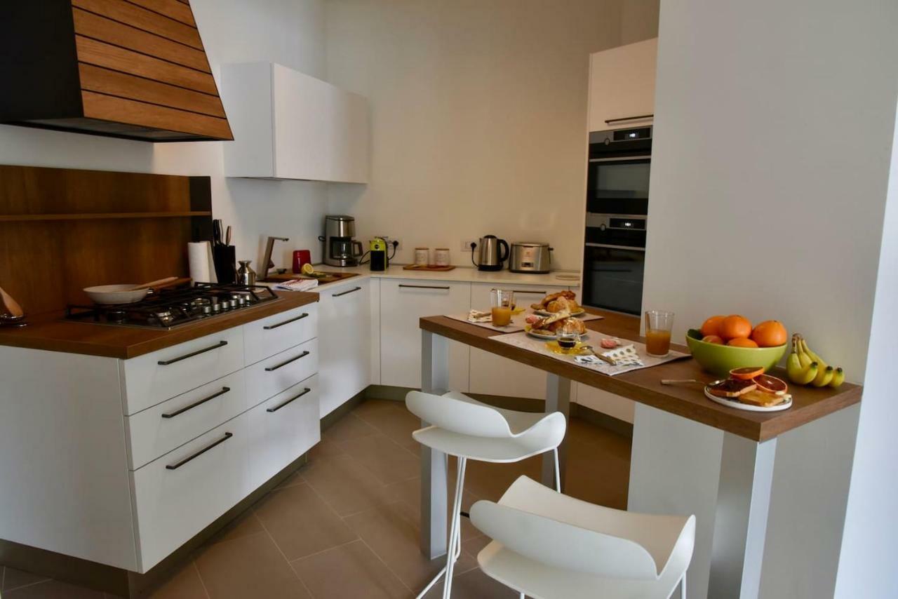 Stylish Lakefront House Lovere Buitenkant foto